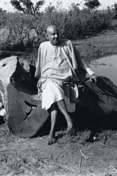 Yoga-Sandesha-Swami-Nov-2025